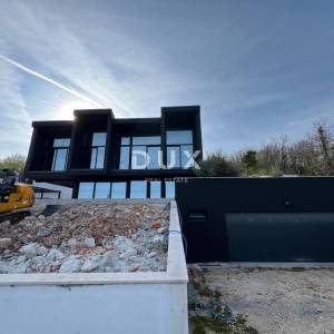 OPATIJA, SV. JELENA - villa 250m2 s panoramskim pogledom na more i bazenom + uređena okućnica 1200m2