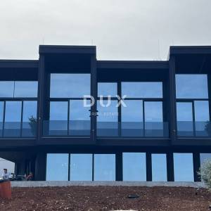 OPATIJA, SV. JELENA - villa 250m2 s panoramskim pogledom na more i bazenom + uređena okućnica 1200m2