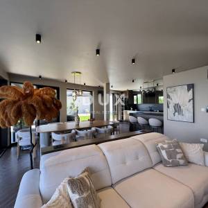 OPATIJA, SV. JELENA - villa 250m2 s panoramskim pogledom na more i bazenom + uređena okućnica 1200m2