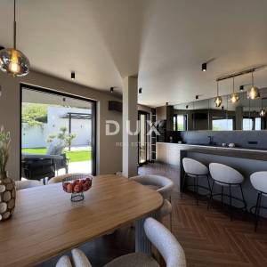 OPATIJA, SV. JELENA - villa 250m2 s panoramskim pogledom na more i bazenom + uređena okućnica 1200m2