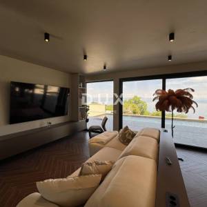 OPATIJA, SV. JELENA - villa 250m2 s panoramskim pogledom na more i bazenom + uređena okućnica 1200m2