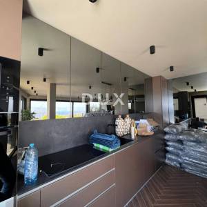 OPATIJA, SV. JELENA - villa 250m2 s panoramskim pogledom na more i bazenom + uređena okućnica 1200m2