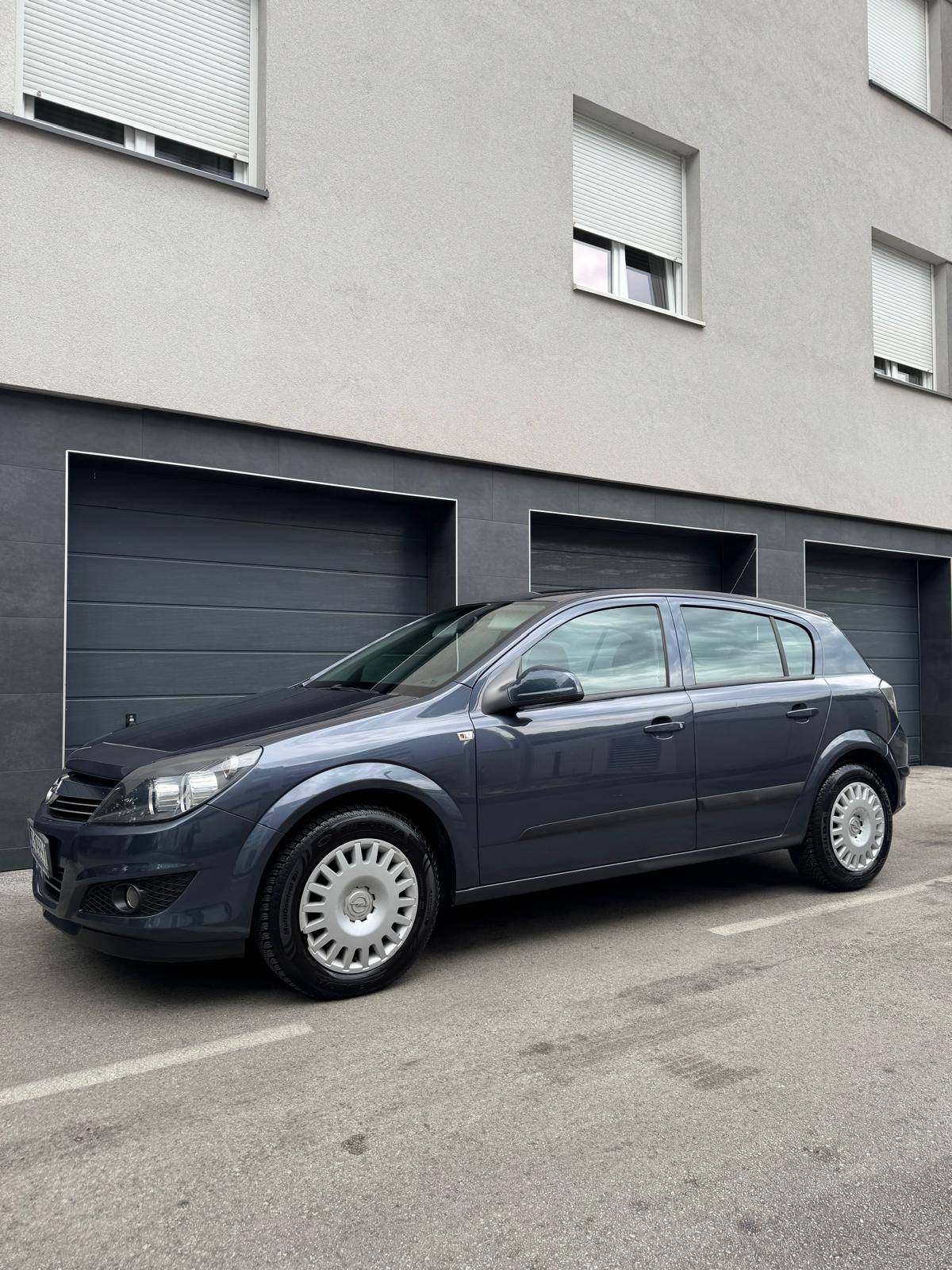 OPEL ASTRA //171tkm//prvi vlasnik//HR auto//klima//odličan//