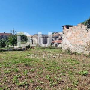 Oprtalj, građevinsko zemljište s ruševinom, 1.042 m²