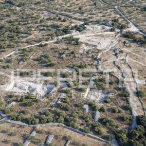 Otok Brač – 10.334 m² zemljišta, građevinska dozvola, pogled na more