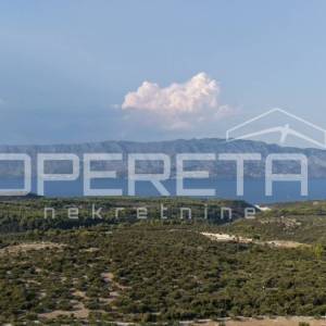 Otok Brač – 10.334 m² zemljišta, građevinska dozvola, pogled na more
