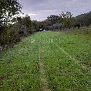 Otok Krk, poljoprivredno zemljište 1 km od mora! 