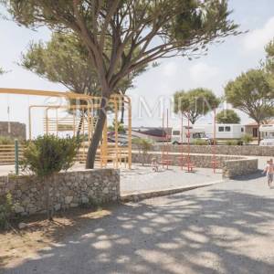 Otok Pag, veliko zemljište uz more za turistički projekt!