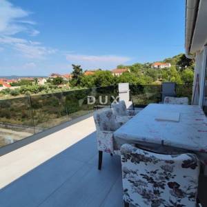 Pašman, Banj, kuća, 250 m2, 3 etaže, 100 m od plaže