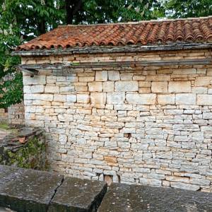 PAZIN,BERAM - Gospodarska zgrada 58m2 sa okućnicom