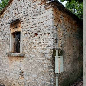 PAZIN,BERAM - Gospodarska zgrada 58m2 sa okućnicom
