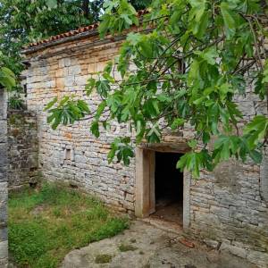 PAZIN,BERAM - Gospodarska zgrada 58m2 sa okućnicom