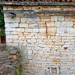 PAZIN,BERAM - Gospodarska zgrada 58m2 sa okućnicom