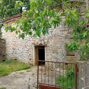 PAZIN,BERAM - Gospodarska zgrada 58m2 sa okućnicom