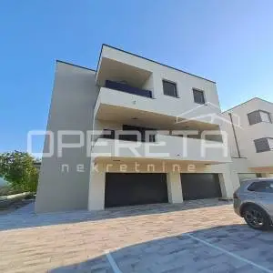 PENTHOUSE 154 m² | 4 SPAVAĆE SOBE | DUPLA GARAŽA | TERASA 40 m² | NOVOGRADNJA | 