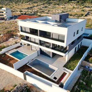 PENTHOUSE STAN S KROVNOM TERASOM, 1 RED DO MORA, VINJERAC - ZADAR
