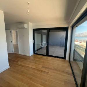 PENTHOUSE STAN S KROVNOM TERASOM, 1 RED DO MORA, VINJERAC - ZADAR
