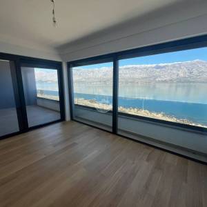 PENTHOUSE STAN S KROVNOM TERASOM, 1 RED DO MORA, VINJERAC - ZADAR