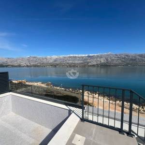 PENTHOUSE STAN S KROVNOM TERASOM, 1 RED DO MORA, VINJERAC - ZADAR