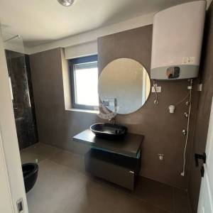 PENTHOUSE STAN S KROVNOM TERASOM, 1 RED DO MORA, VINJERAC - ZADAR