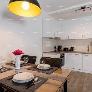 PEROJ – LIJEPO UREĐEN APARTMAN SA ZAJEDNIČKIM BAZENOM