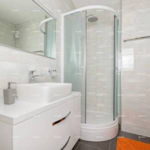 PEROJ – LIJEPO UREĐEN APARTMAN SA ZAJEDNIČKIM BAZENOM