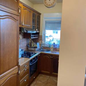 PETRČANE – Dvoetažni apartman s dodatnom jedinicom, jacuzzijem i uređenim vrtom od 176 m²!