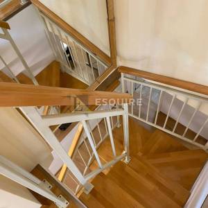 PETRČANE – Dvoetažni apartman s dodatnom jedinicom, jacuzzijem i uređenim vrtom od 176 m²!