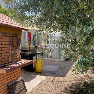 PETRČANE – Dvoetažni apartman s dodatnom jedinicom, jacuzzijem i uređenim vrtom od 176 m²!