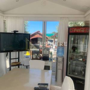 PETRČANE – Dvoetažni apartman s dodatnom jedinicom, jacuzzijem i uređenim vrtom od 176 m²!