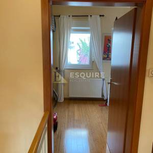 PETRČANE – Dvoetažni apartman s dodatnom jedinicom, jacuzzijem i uređenim vrtom od 176 m²!