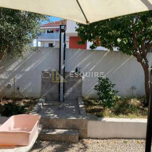PETRČANE – Dvoetažni apartman s dodatnom jedinicom, jacuzzijem i uređenim vrtom od 176 m²!