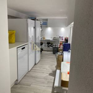 PETRČANE – Dvoetažni apartman s dodatnom jedinicom, jacuzzijem i uređenim vrtom od 176 m²!