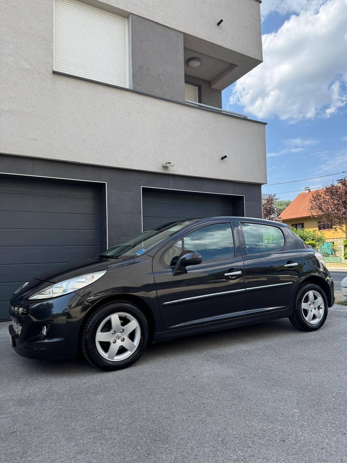 PEUGEOT 207 1.4HDI //174tkm//prvi vlasnik//klima//odličan//