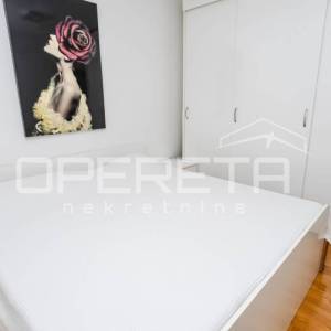 Podstrana, drugi red od mora, dvosoban stan s vanjskim mjestom i spremom