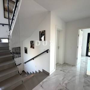 Poreč, Kosinožići, četverosobna vila, 510 m2, s bazenom
