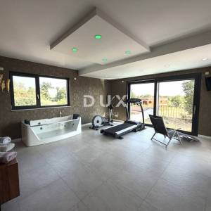 Poreč, Kosinožići, četverosobna vila, 510 m2, s bazenom
