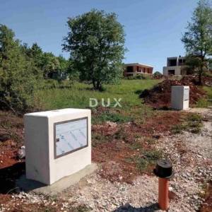 POREČ, OKOLICA - Zemljište za villu ili zgradu do 5 stanova na mirnoj lokaciji