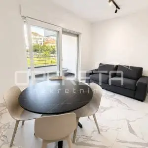 Poslovni prostor 33,94 m² s parkingom – Seget Donji