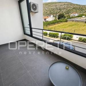 Poslovni prostor 33,94 m² s parkingom – Seget Donji