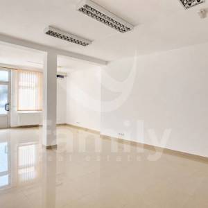POSLOVNI PROSTOR 58m2 ZA NAJAM