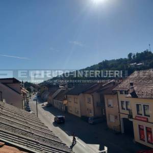 Požega, novouređen četverosoban stan 83 m², blizina centra