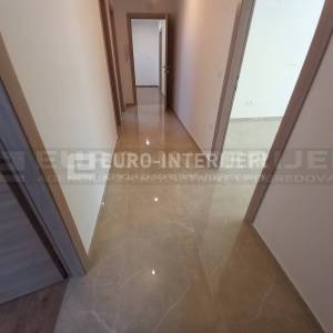 Požega, novouređen četverosoban stan 83 m², blizina centra