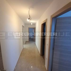 Požega, novouređen četverosoban stan 83 m², blizina centra