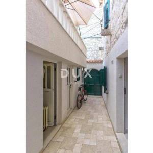 Primošten, Centar, trosobni stan 80m², 100m od mora 