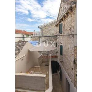 Primošten, Centar, trosobni stan 80m², 100m od mora 