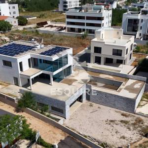 PRIVLAKA - Luksuzna vila 1. red do mora - 523m2