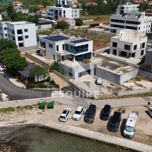 PRIVLAKA - Luksuzna vila 1. red do mora - 523m2