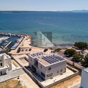 PRIVLAKA - Luksuzna vila 1. red do mora - 523m2