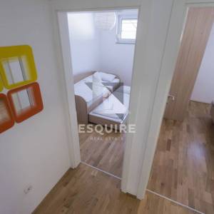 PRIVLAKA – Namješten apartman u prizemlju s velikim vrtom, 90 m od mora!!